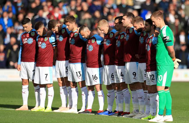 赛前为停战纪念日默哀